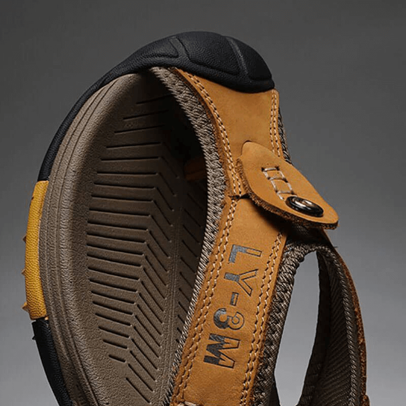 Casual men's leather flip flops with anti-slip rubber sole, SF1068 model, showcasing durable stitching and sleek design.